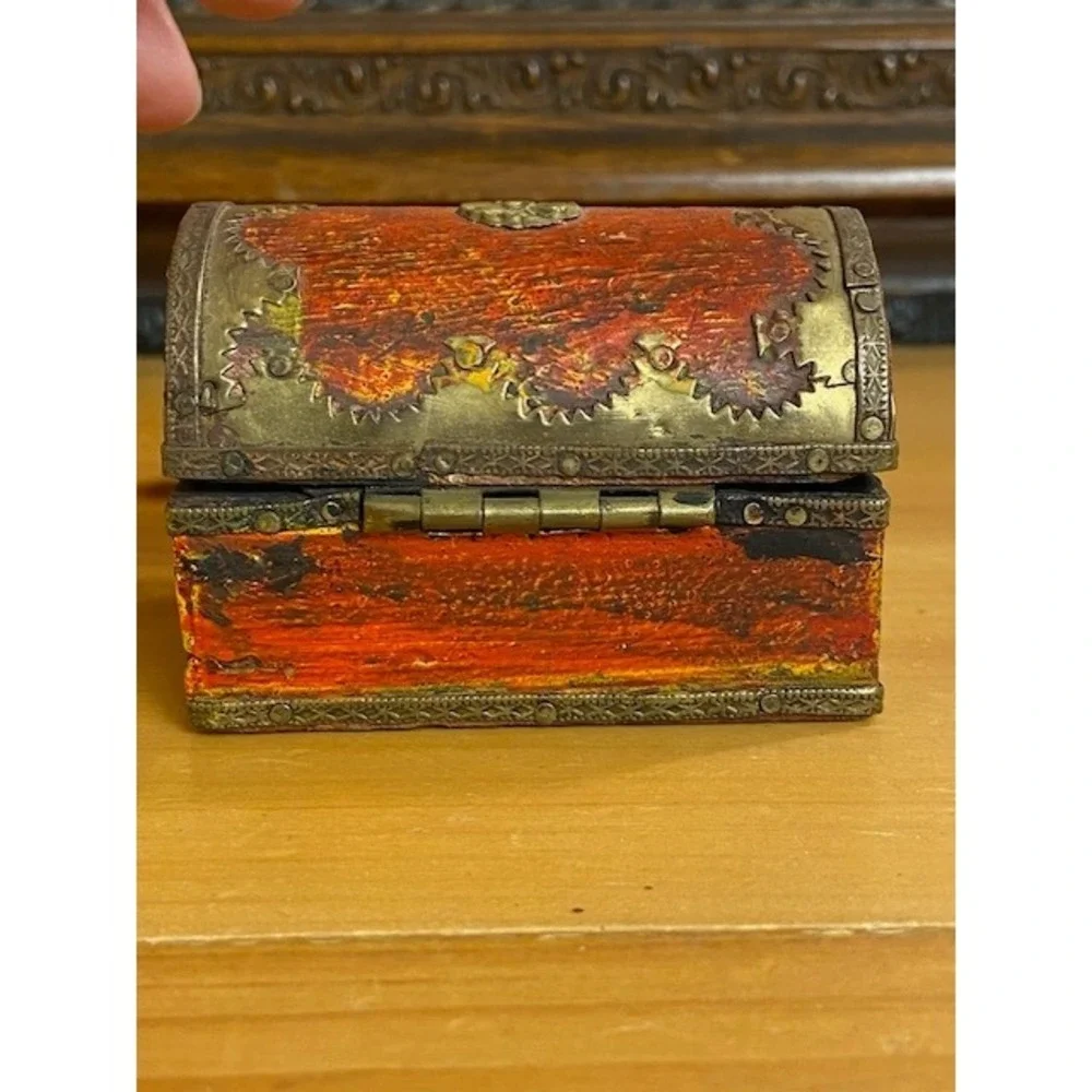 Unbranded vintage miniature